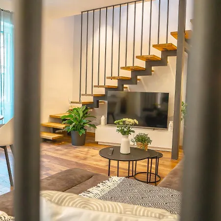 Dora & Luka شقة غييكا