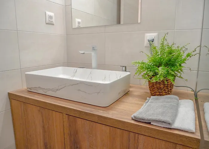 Dora & Luka شقة غييكا