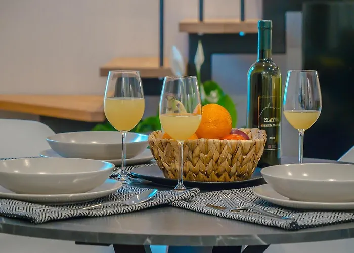 Dora & Luka شقة غييكا