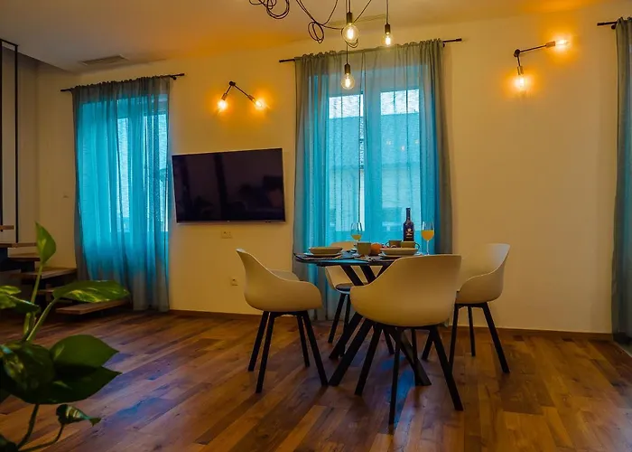 Dora & Luka شقة غييكا