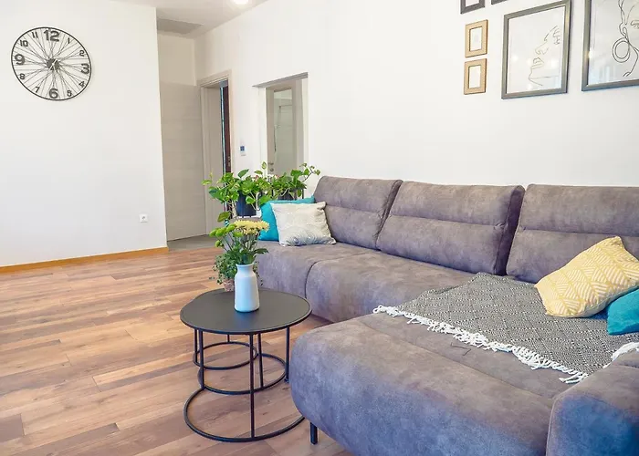 Dora & Luka شقة *